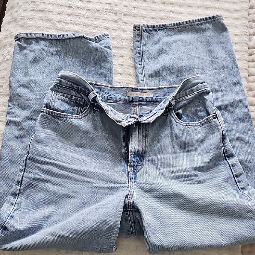Levis ladies Light Blue Jeans sz 28